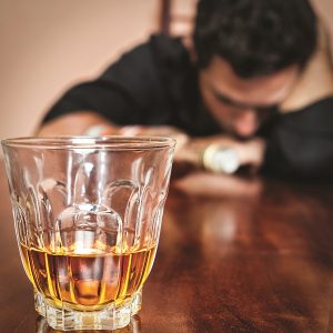 Rượu ảnh hưởng đến sinh lý nam giới